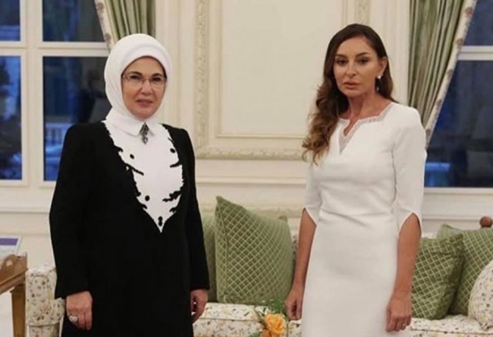 Əminə Ərdoğan Birinci vitse-prezident Mehriban Əliyevaya təşəkkür edib (FOTO)