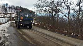 Sülhməramlılara aid 18 avtomobil Laçın yolundan keçib (FOTO)