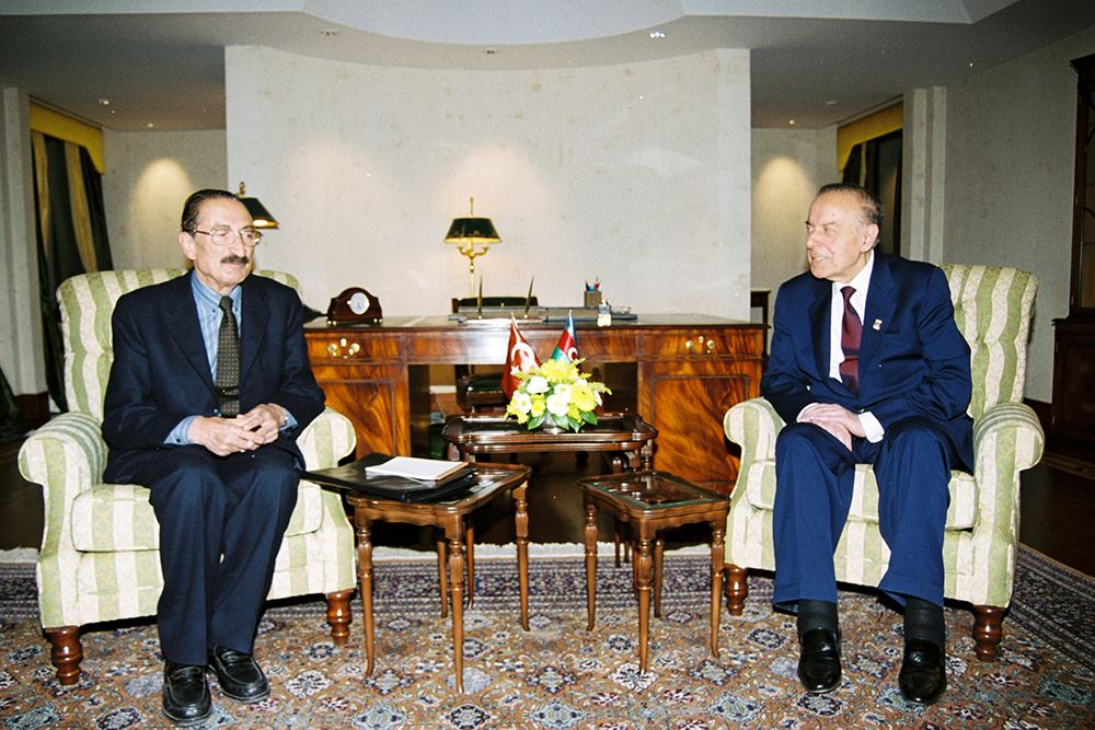 Lider, yaradıcı və strateq - Heydər Əliyev haqqında fikirlər (FOTO)