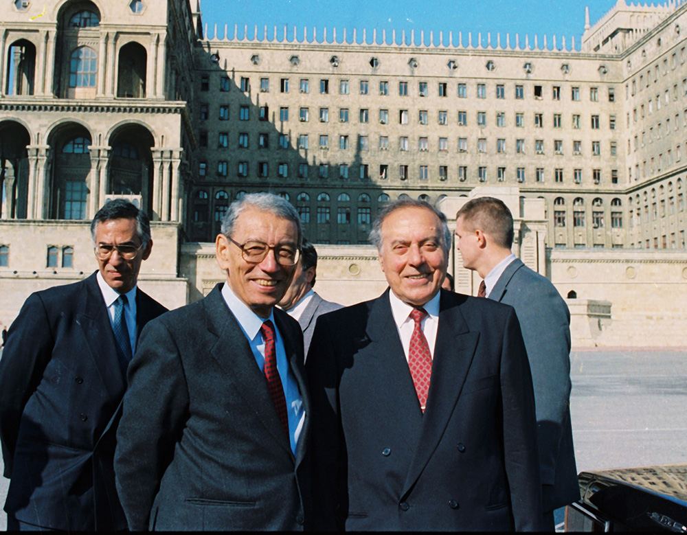 Lider, yaradıcı və strateq - Heydər Əliyev haqqında fikirlər (FOTO)