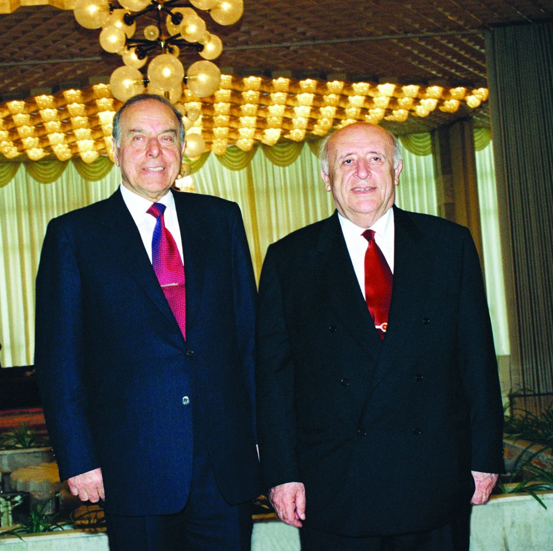 Lider, yaradıcı və strateq - Heydər Əliyev haqqında fikirlər (FOTO)