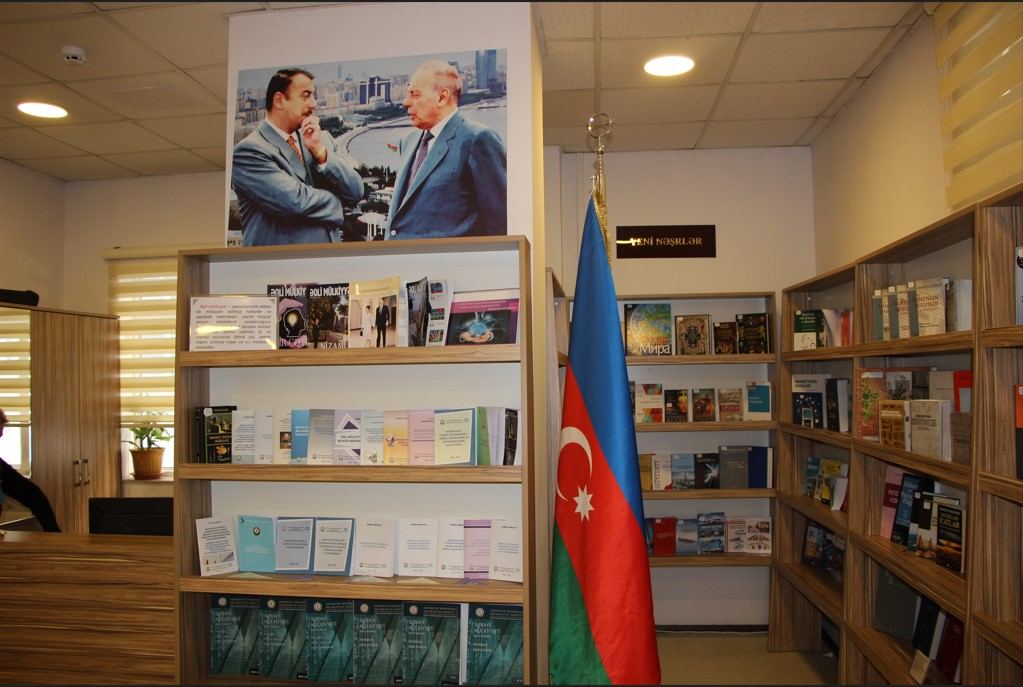 Respublika Elmi-Texniki Kitabxanasının Qızıl fondunda 4 minə yaxın ədəbiyyat saxlanılır (FOTO)