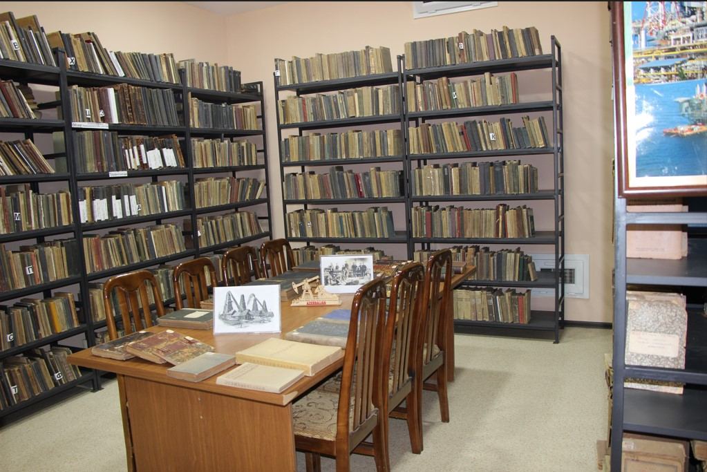 Respublika Elmi-Texniki Kitabxanasının Qızıl fondunda 4 minə yaxın ədəbiyyat saxlanılır (FOTO)