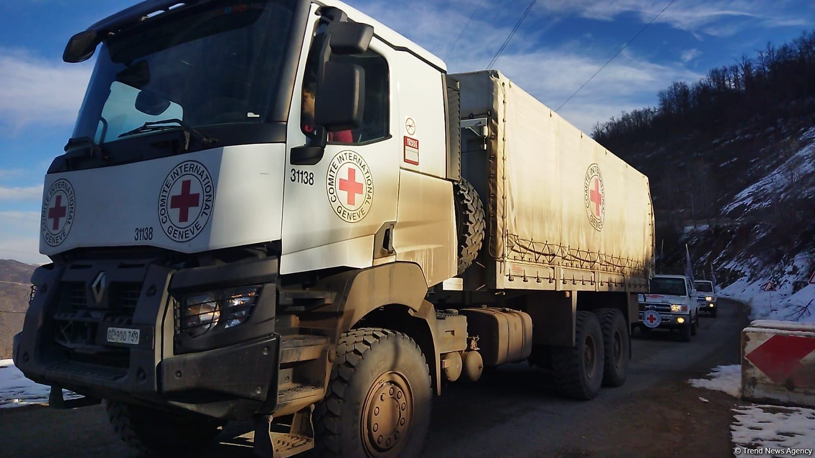 BQXK-ya məxsus 7 avtomobil yenidən Laçın yolundan keçib (FOTO)