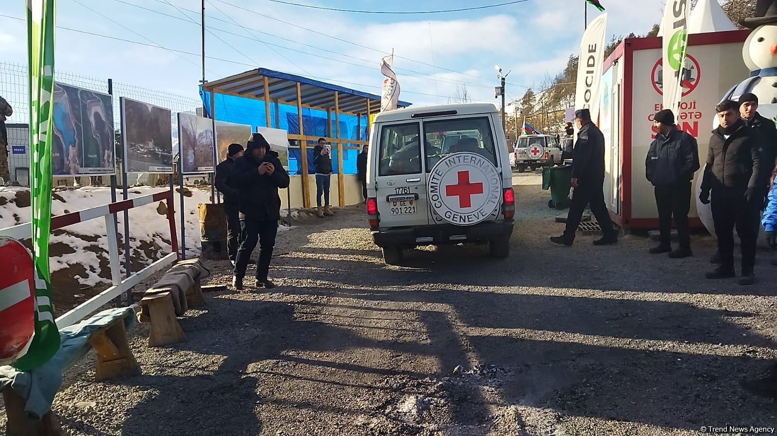 BQXK-ya məxsus 7 avtomobil yenidən Laçın yolundan keçib (FOTO)