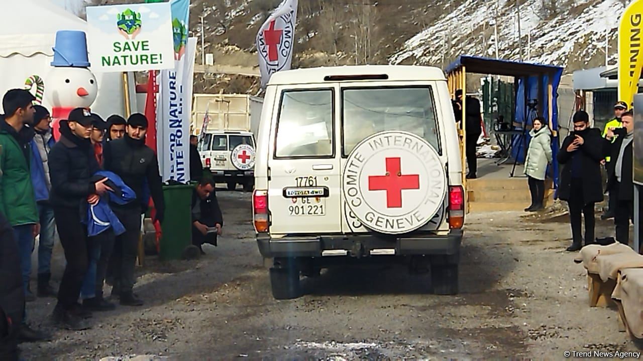 BQXK-ya məxsus 7 avtomobil yenidən Laçın yolundan keçib (FOTO)