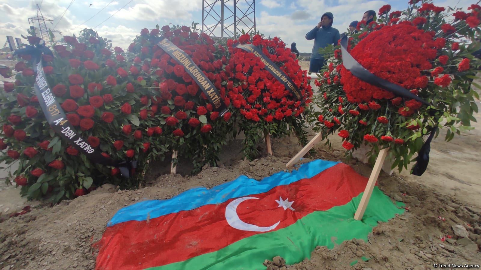 Türkiyədə zəlzələdə həlak olan tələbə Gündüz Nəzərzadə dəfn edilib (FOTO)