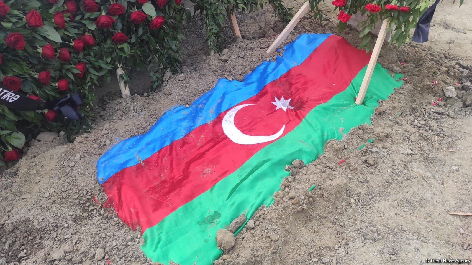 Türkiyədə zəlzələdə həlak olan tələbə Gündüz Nəzərzadə dəfn edilib (FOTO)