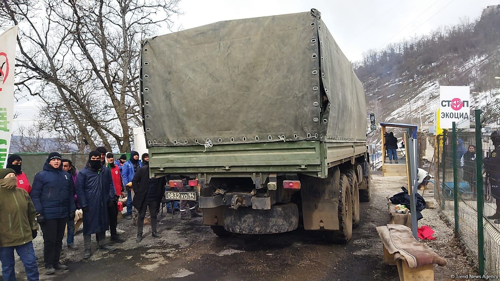 Sülhməramlılara aid 18 avtomobil Laçın yolundan keçib (FOTO)