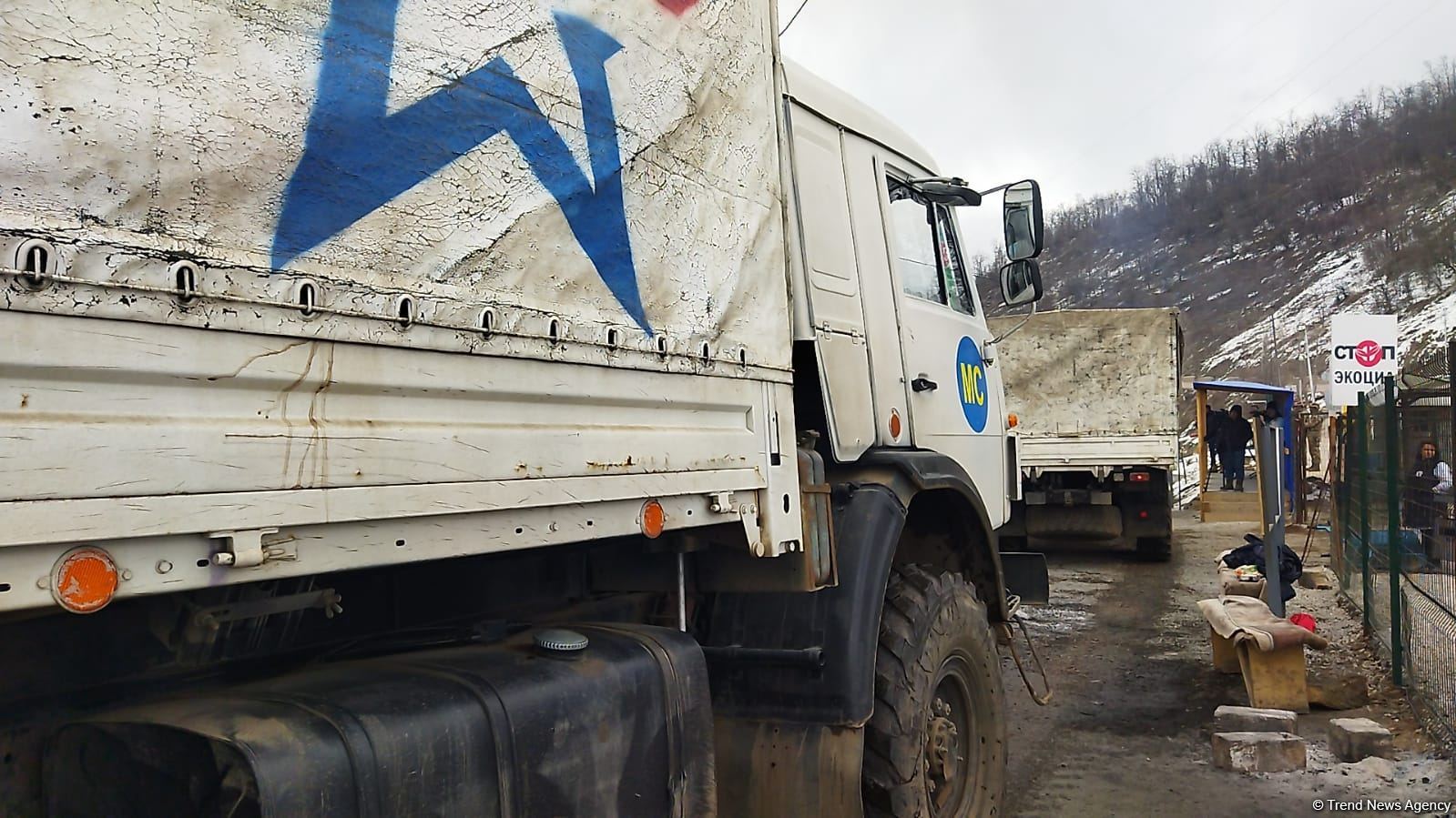 Sülhməramlılara aid 18 avtomobil Laçın yolundan keçib (FOTO)