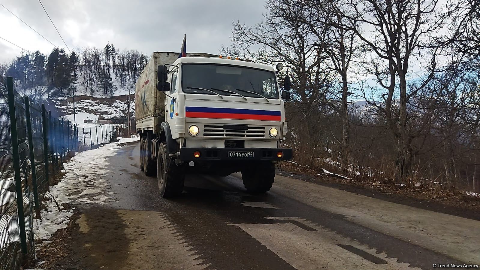 Sülhməramlılara aid 18 avtomobil Laçın yolundan keçib (FOTO)