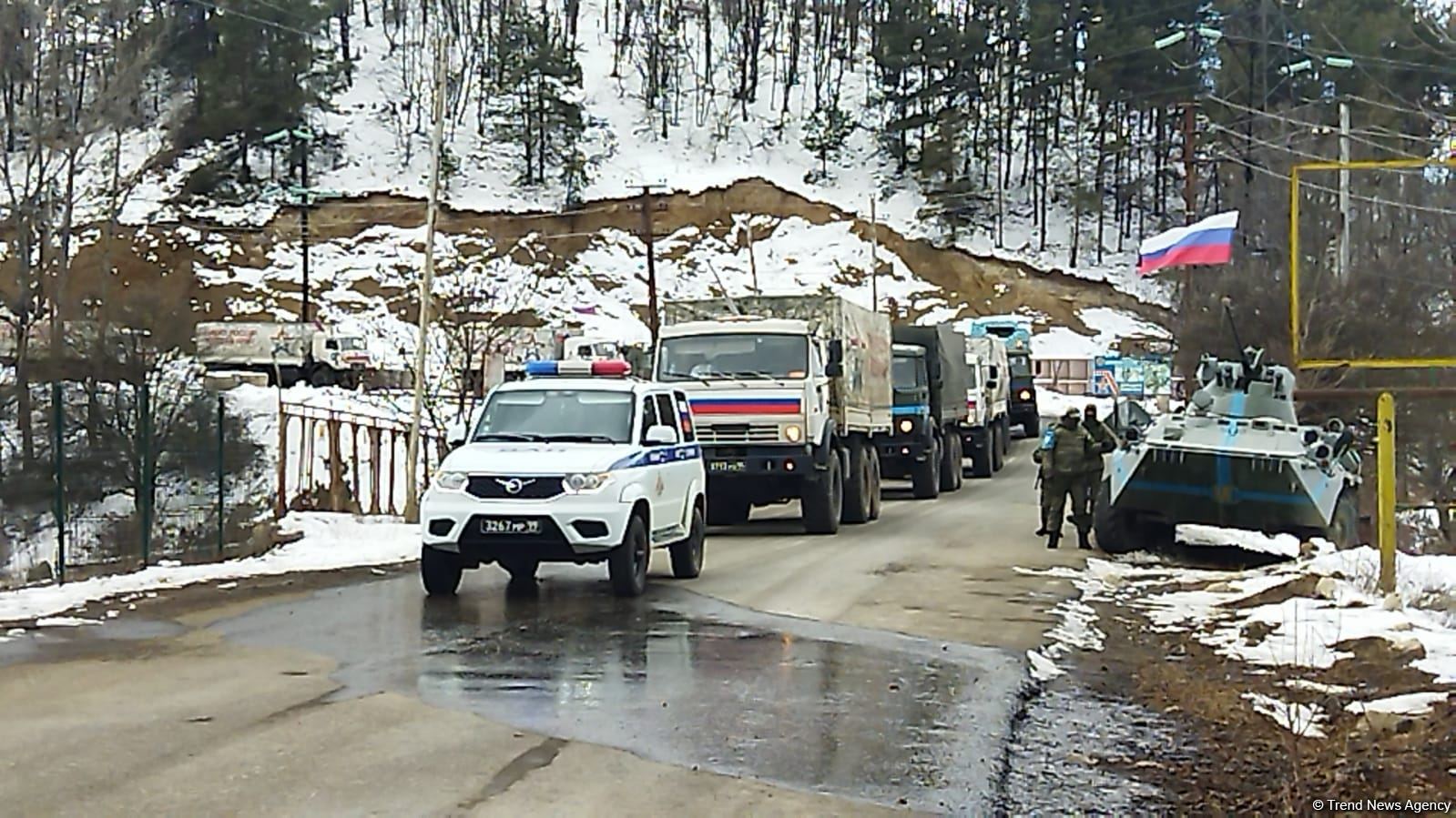 Sülhməramlılara aid 18 avtomobil Laçın yolundan keçib (FOTO)