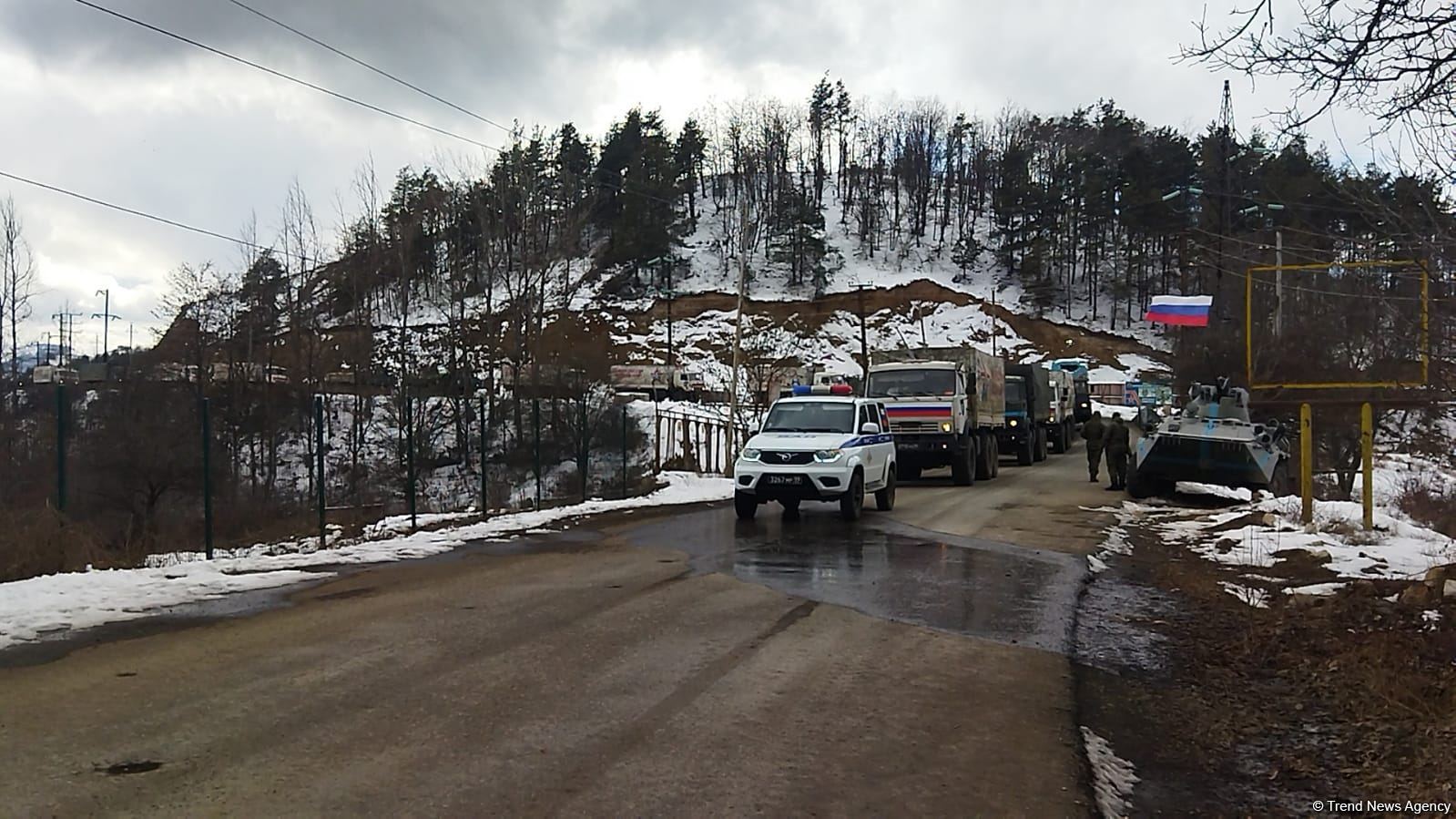 Sülhməramlılara aid 18 avtomobil Laçın yolundan keçib (FOTO)