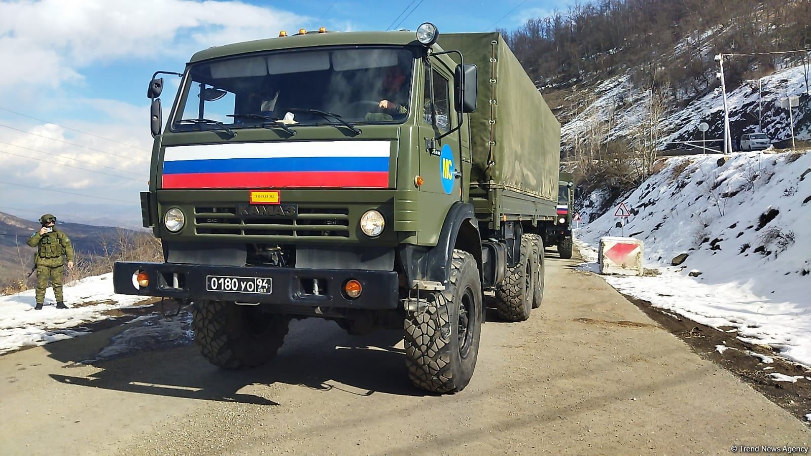 Sülhməramlılara aid 13 avtomobil Laçın yolundan keçib (FOTO)