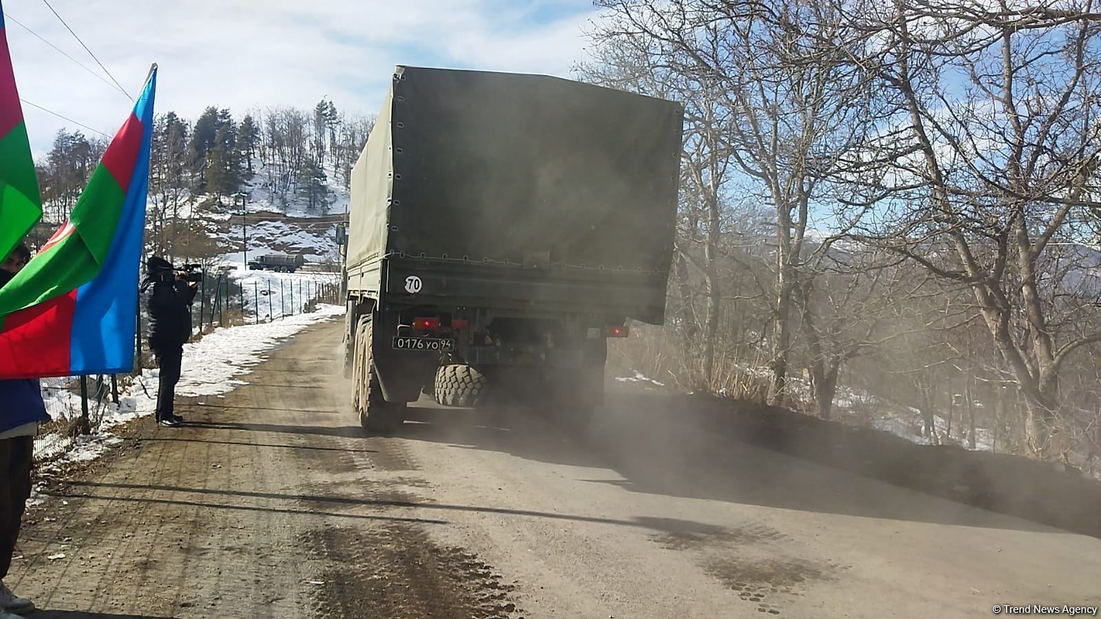 Sülhməramlılara aid 13 avtomobil Laçın yolundan keçib (FOTO)