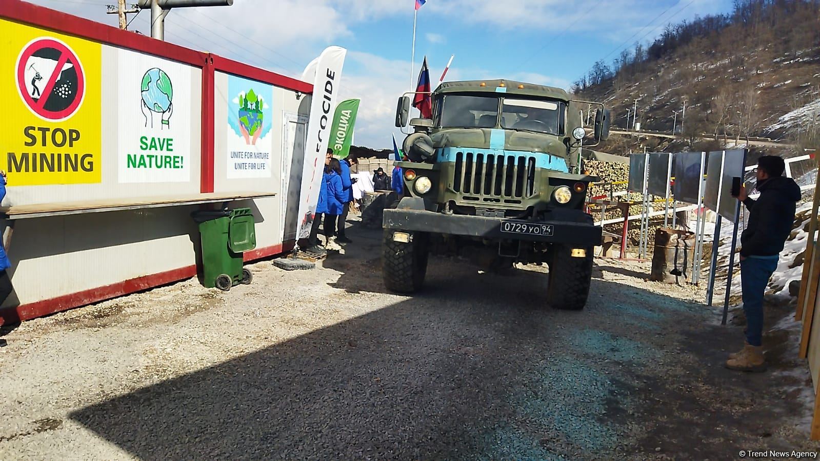 Sülhməramlılara aid 13 avtomobil Laçın yolundan keçib (FOTO)