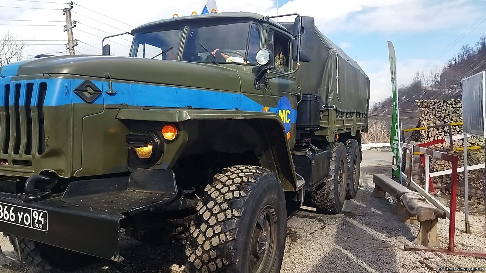 Sülhməramlılara aid 13 avtomobil Laçın yolundan keçib (FOTO)