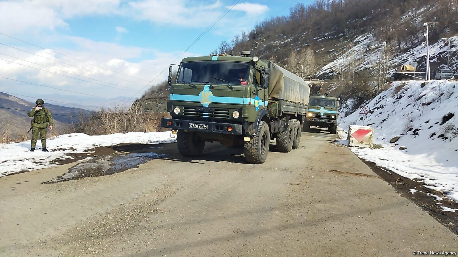 Sülhməramlılara aid 13 avtomobil Laçın yolundan keçib (FOTO)