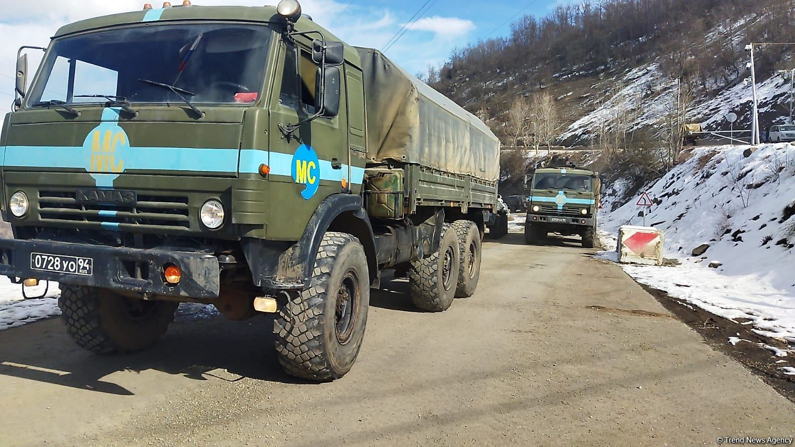 Sülhməramlılara aid 13 avtomobil Laçın yolundan keçib (FOTO)