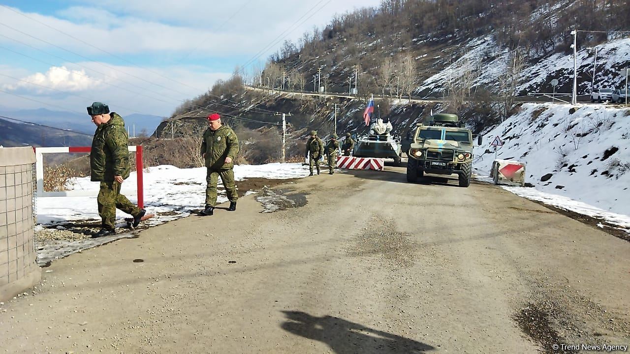 Sülhməramlılara aid 3 avtomobili Laçın yolundan keçib (FOTO)