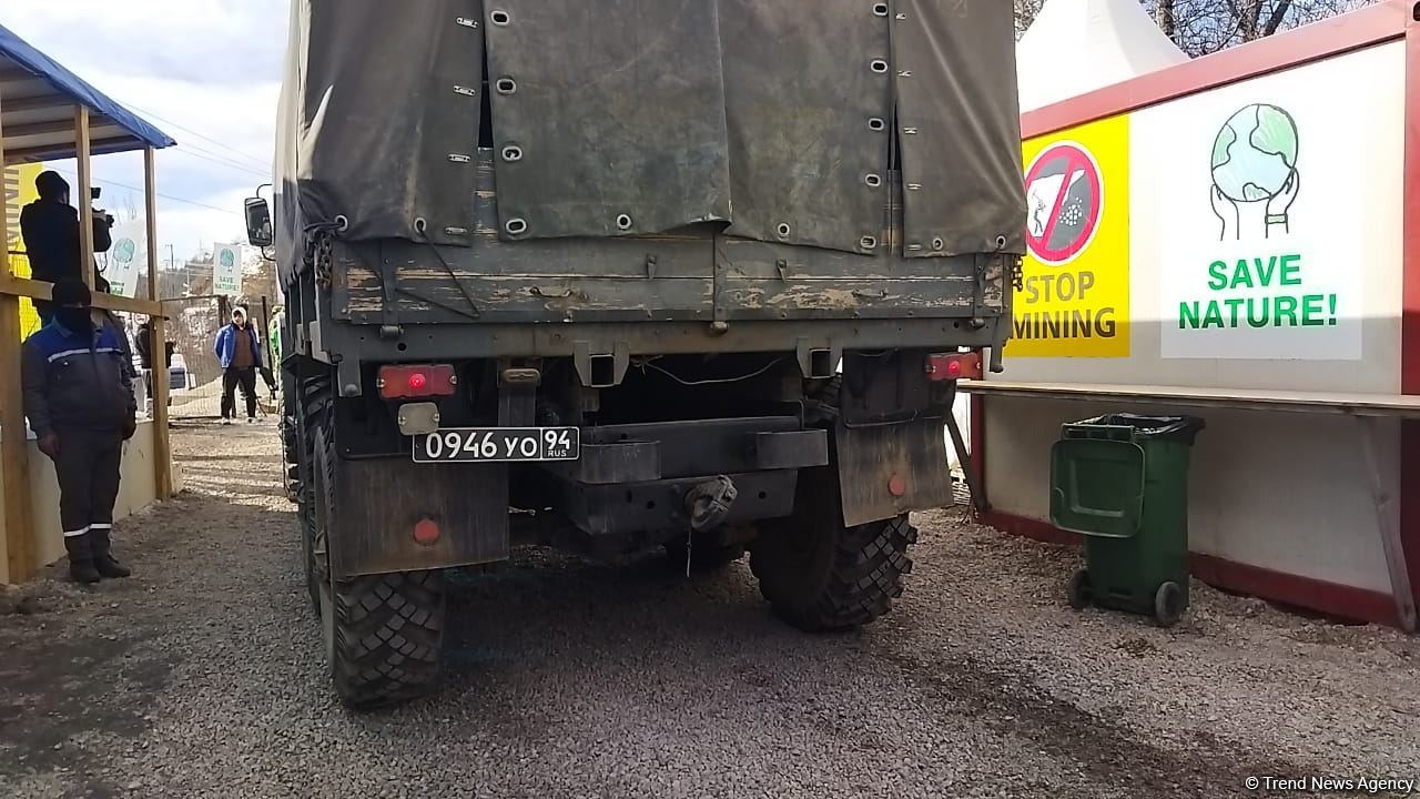 Sülhməramlılara aid 3 avtomobili Laçın yolundan keçib (FOTO)