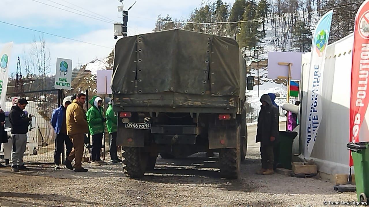 Sülhməramlılara aid 3 avtomobili Laçın yolundan keçib (FOTO)
