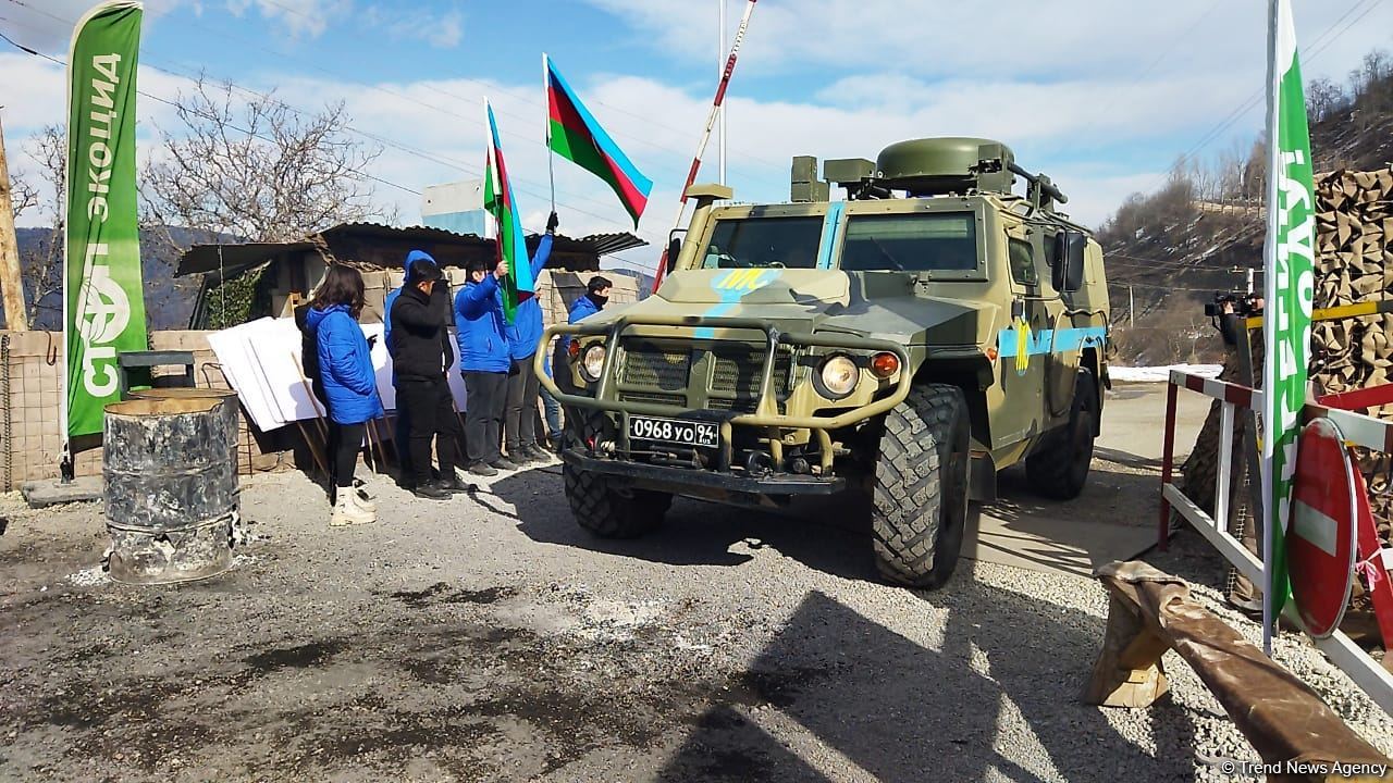 Sülhməramlılara aid 3 avtomobili Laçın yolundan keçib (FOTO)