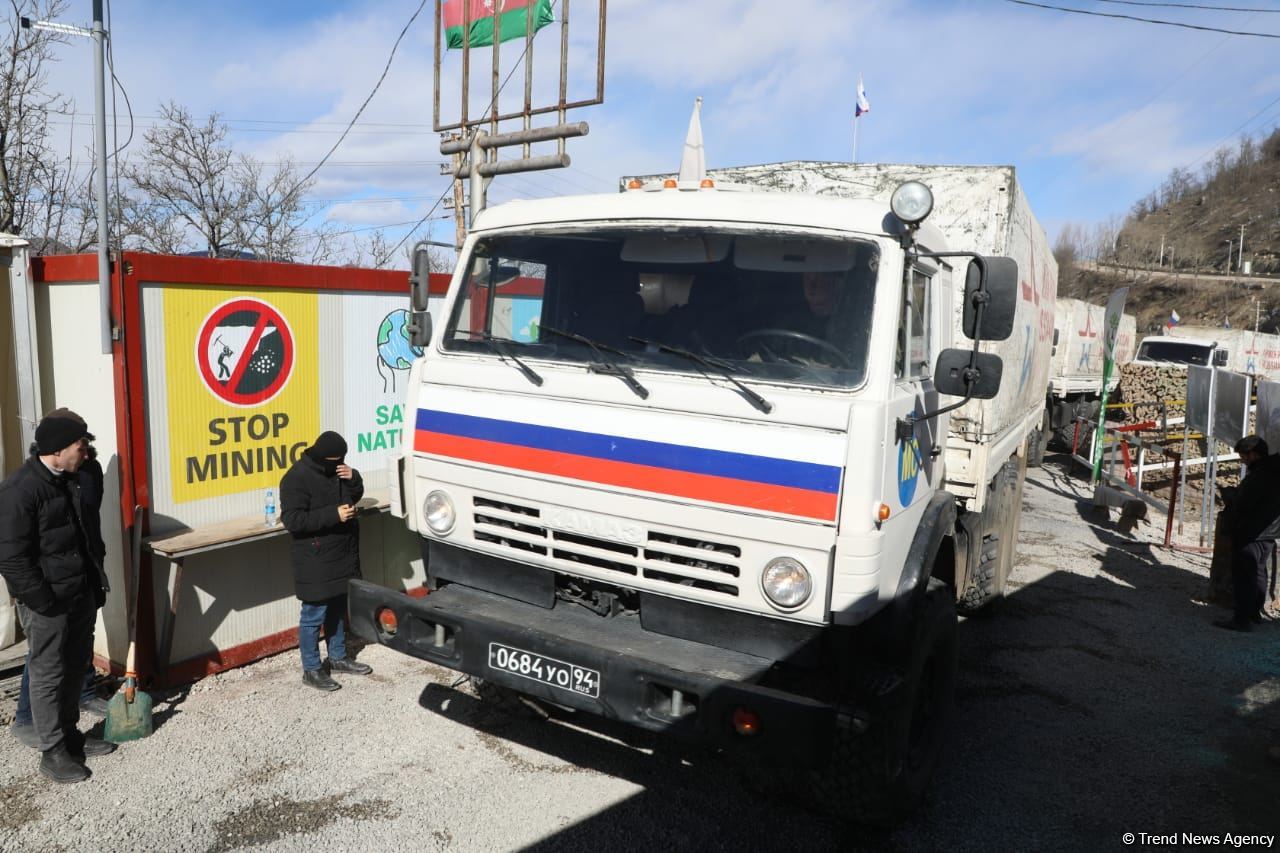 Sülhməramlılara aid 28 avtomobil Laçın yolundan keçib (FOTO)