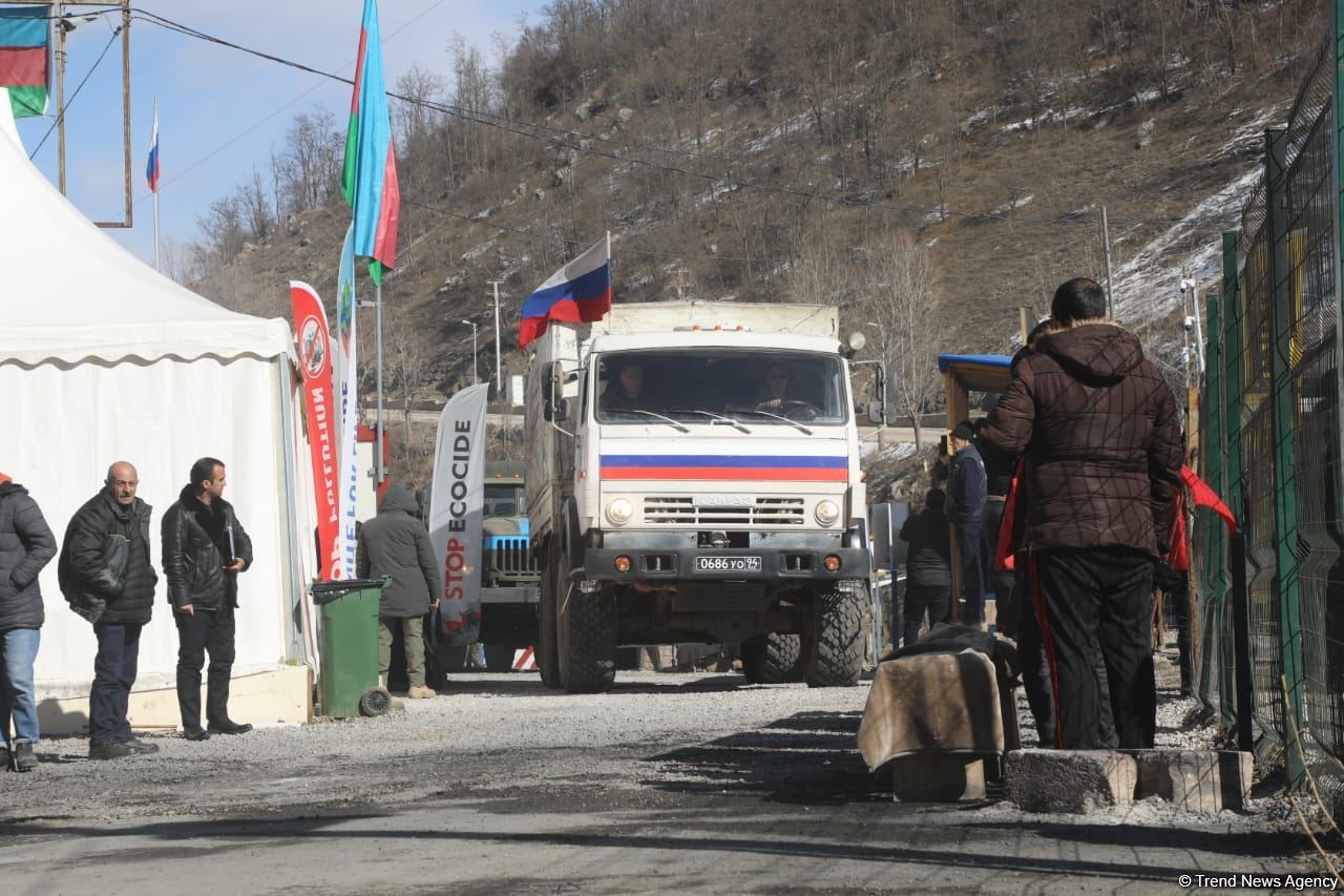 Sülhməramlılara aid 28 avtomobil Laçın yolundan keçib (FOTO)