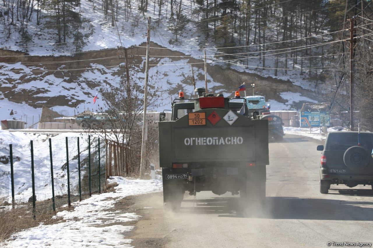 Sülhməramlılara aid 28 avtomobil Laçın yolundan keçib (FOTO)