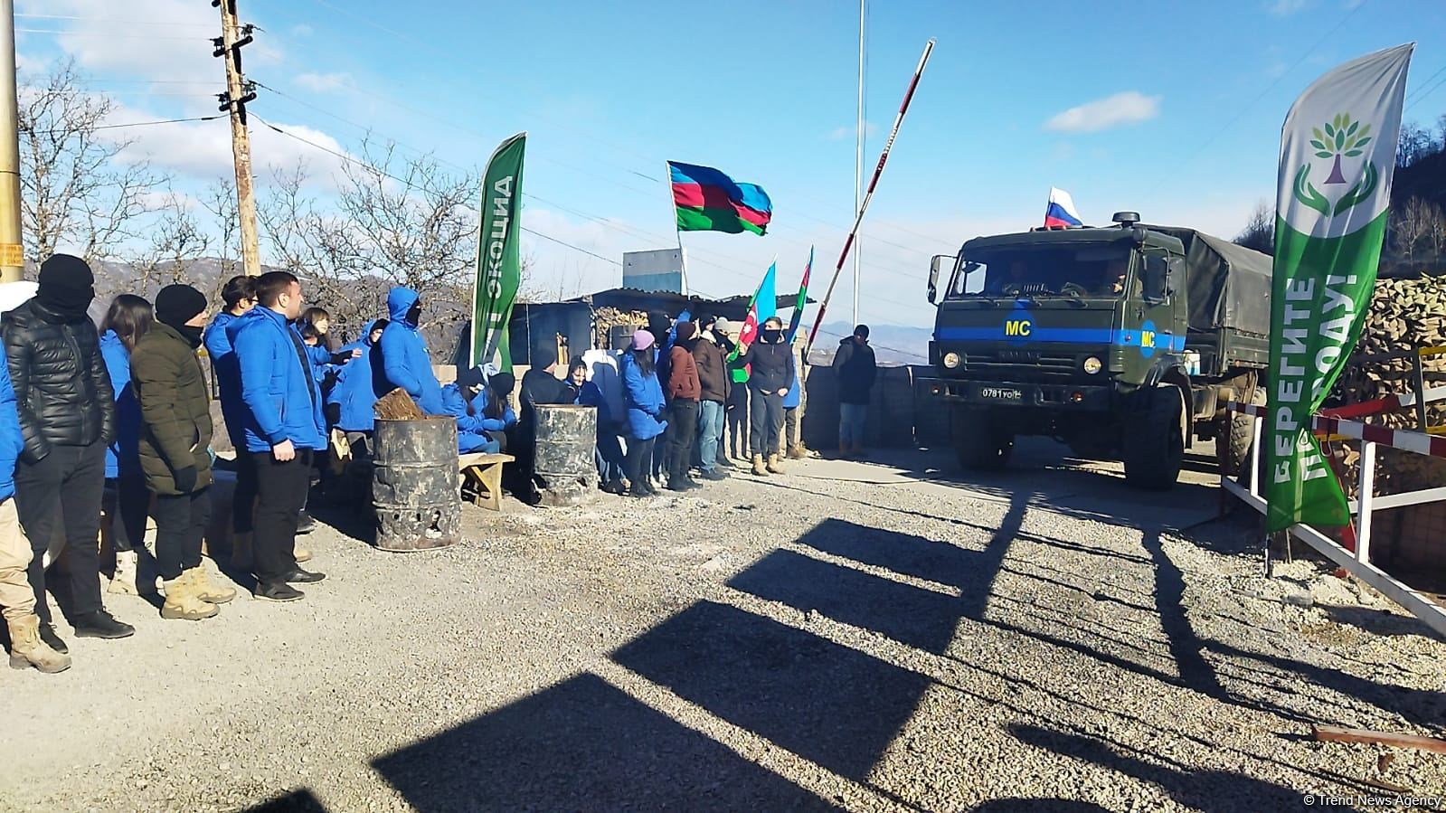Sülhməramlılara aid 2 avtomobil Laçın yolundan keçib (FOTO)