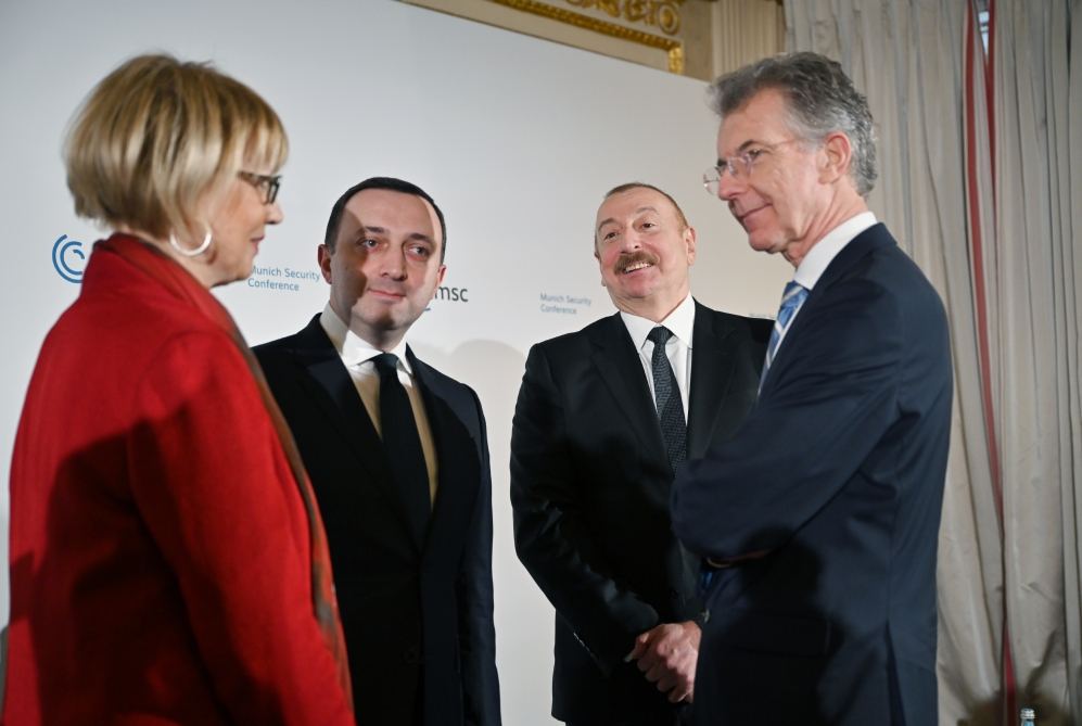 Prezident İlham Əliyev Münxendə "Dağları aşmaq? Cənubi Qafqazda təhlükəsizliyin qurulması" mövzusunda plenar iclasda iştirak edib (FOTO/VİDEO) (YENİLƏNİB)