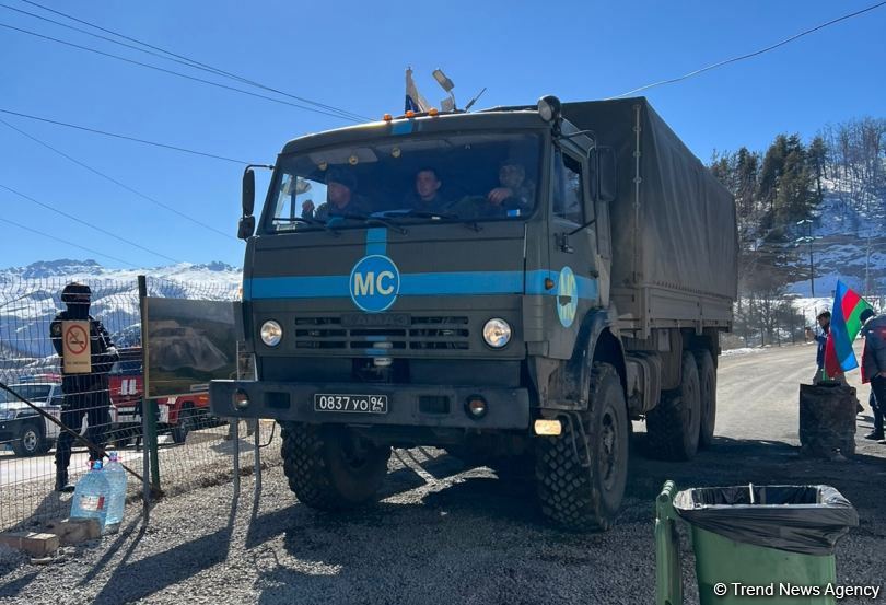 Sülhməramlılara aid 2 avtomobil Laçın yolundan keçib (FOTO)