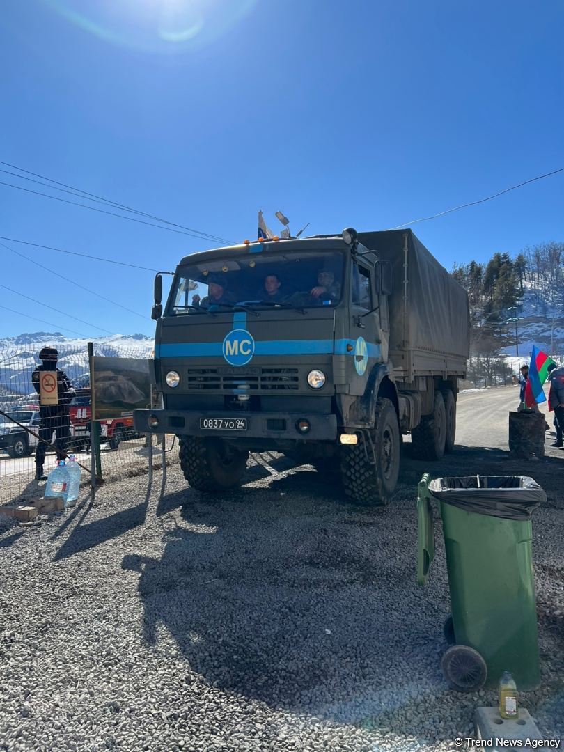 Sülhməramlılara aid 2 avtomobil Laçın yolundan keçib (FOTO)