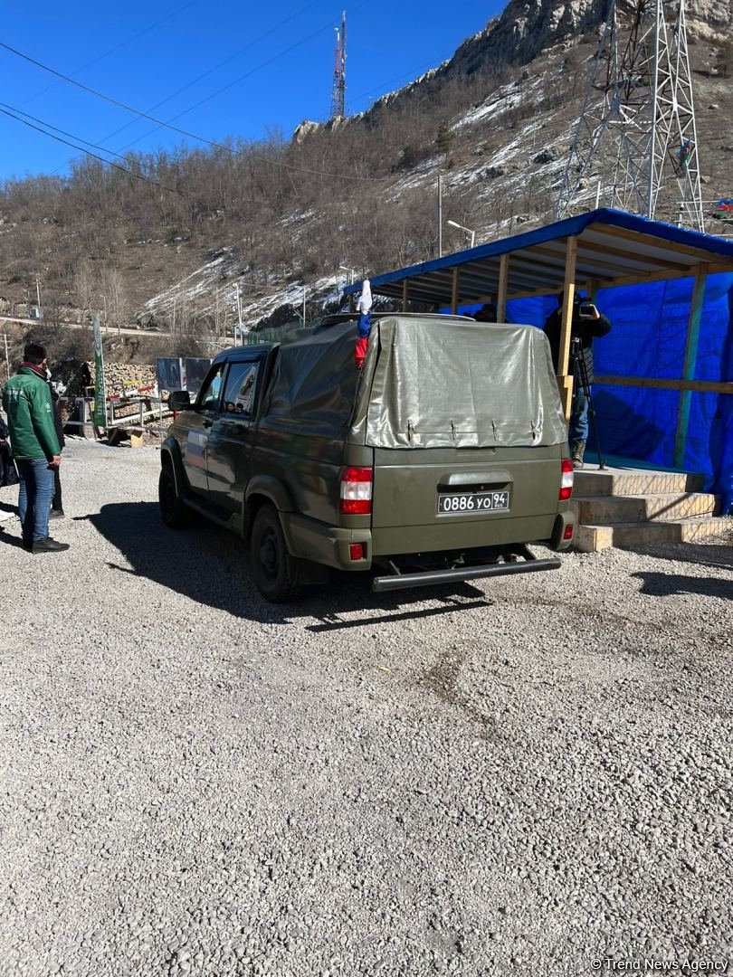 Sülhməramlılara aid 2 avtomobil Laçın yolundan keçib (FOTO)