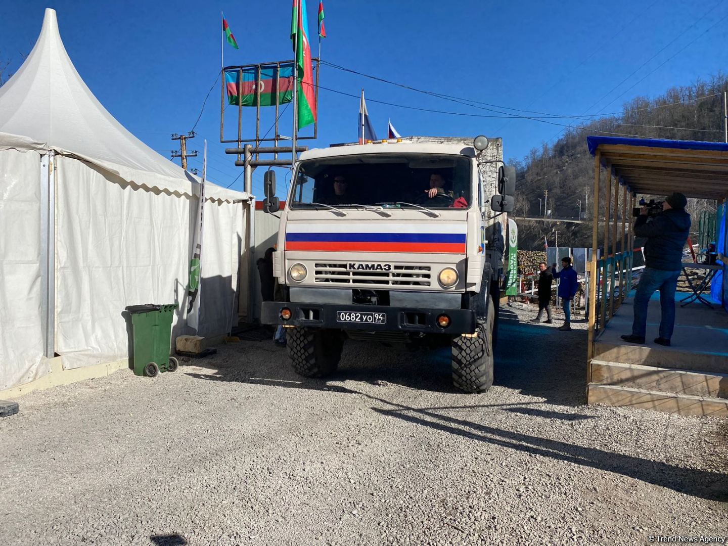 Sülhməramlılara aid 3 avtomobil Laçın yolundan keçib (FOTO)