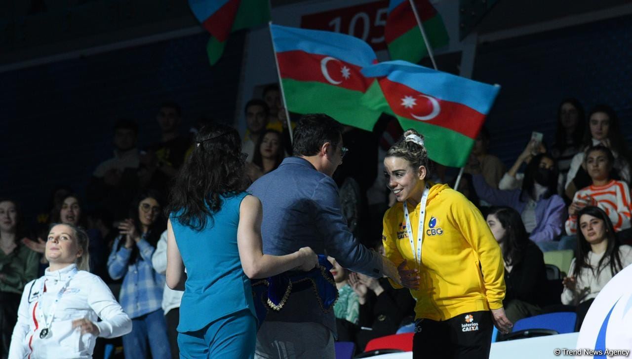Bakıda Batut gimnastikası üzrə dünya kubokunun qaliblərinin mükafatlandırılması mərasimi keçirilib (FOTO)