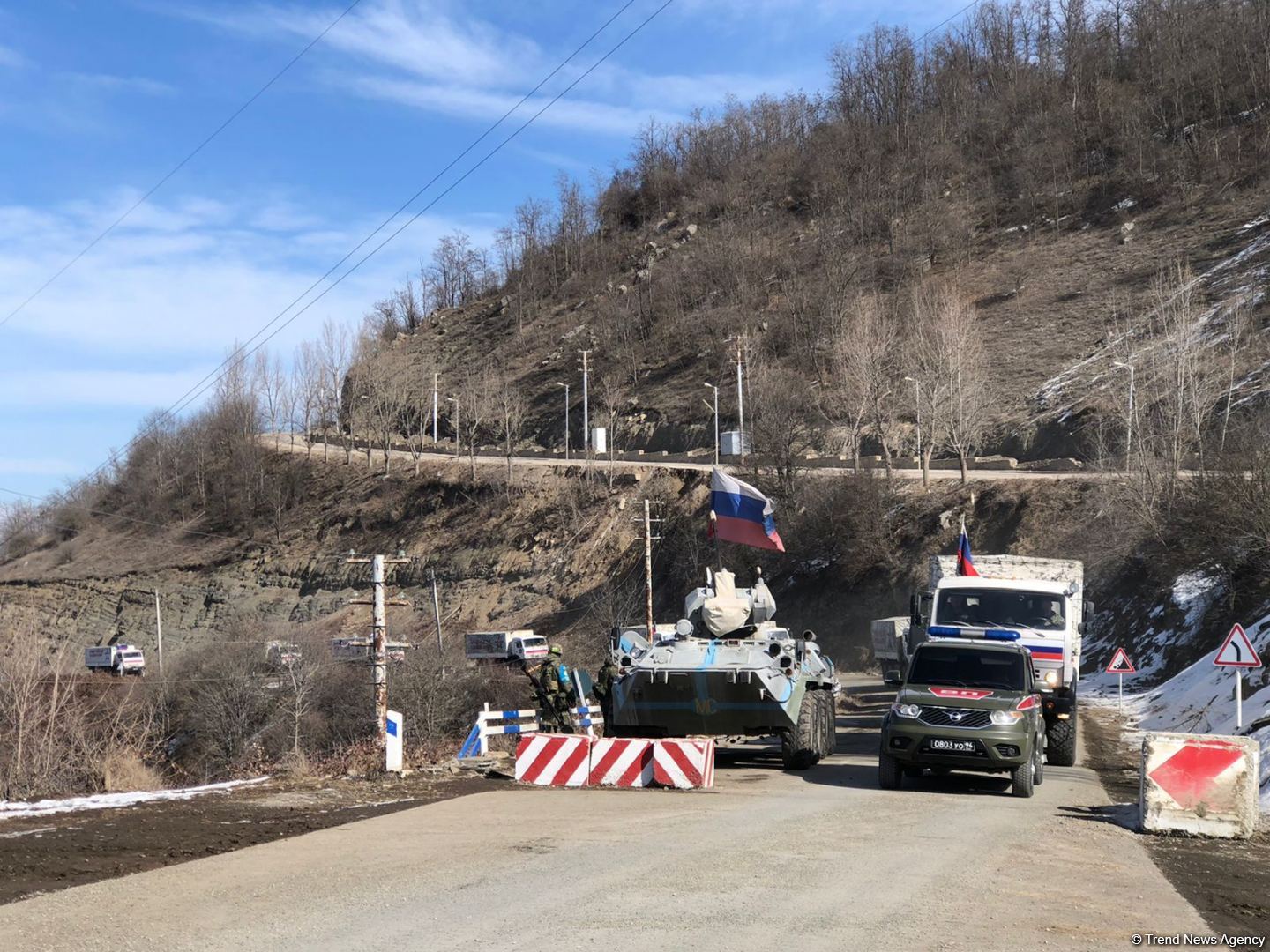 Sülhməramlıların 30 avtomobilinin Laçın yolundan maneəsiz keçidinə şərait yaradılıb (FOTO)