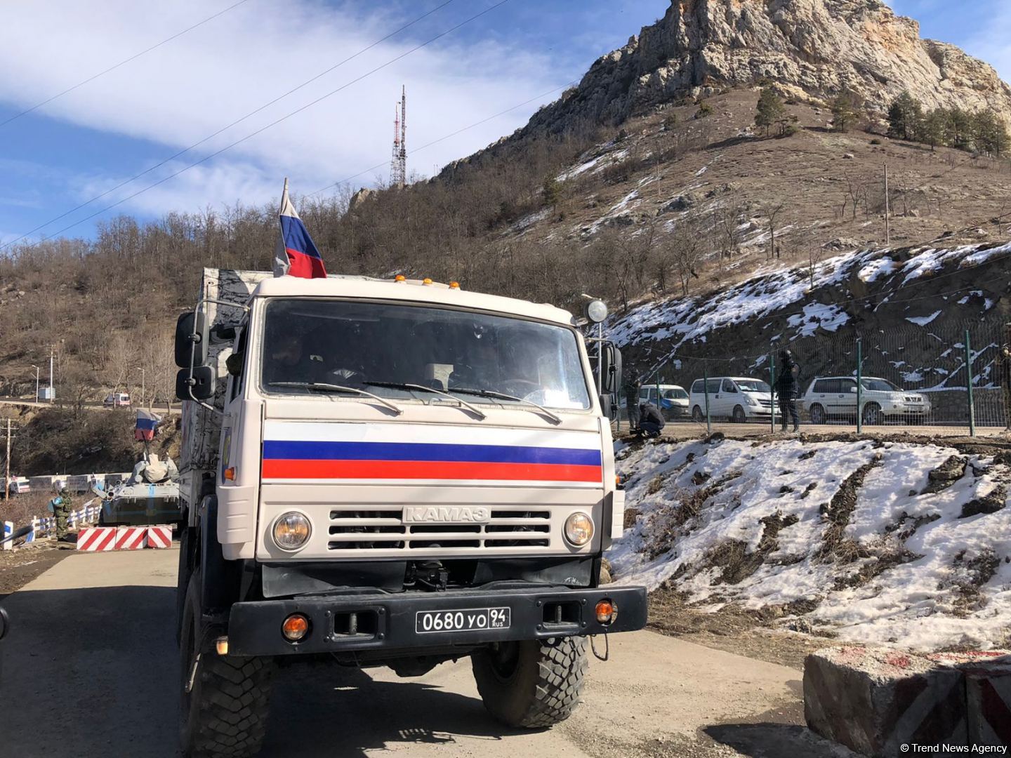 Sülhməramlıların 30 avtomobilinin Laçın yolundan maneəsiz keçidinə şərait yaradılıb (FOTO)