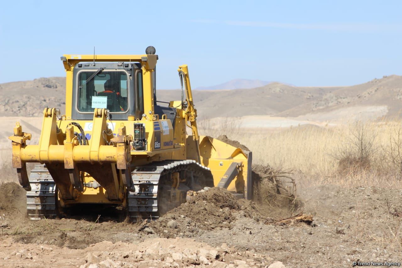 Horadiz - Ağbənd dəmir yolunun tikintisi davam etdirilir (FOTO)