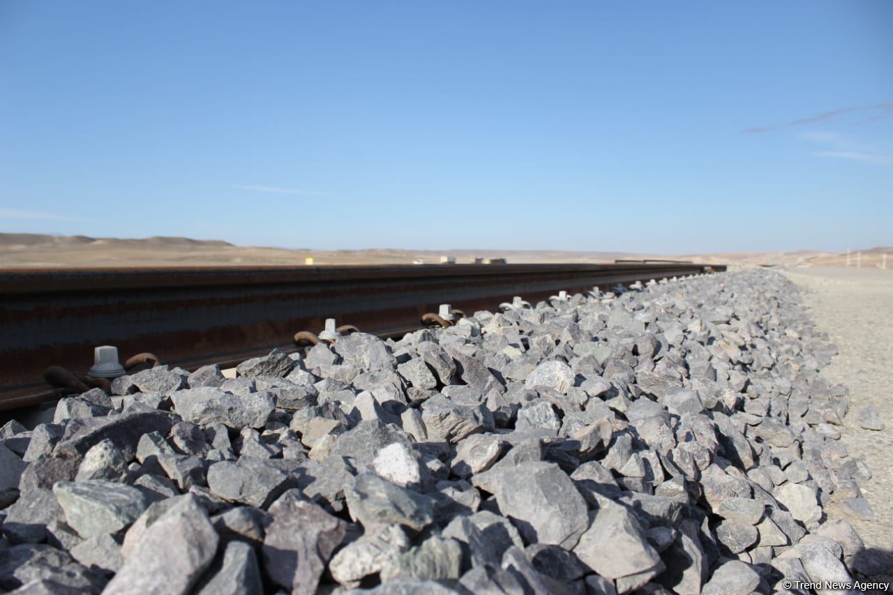 Horadiz - Ağbənd dəmir yolunda Qumlaq stansiyasının tikintisinə hazırlıq gedir (FOTO)