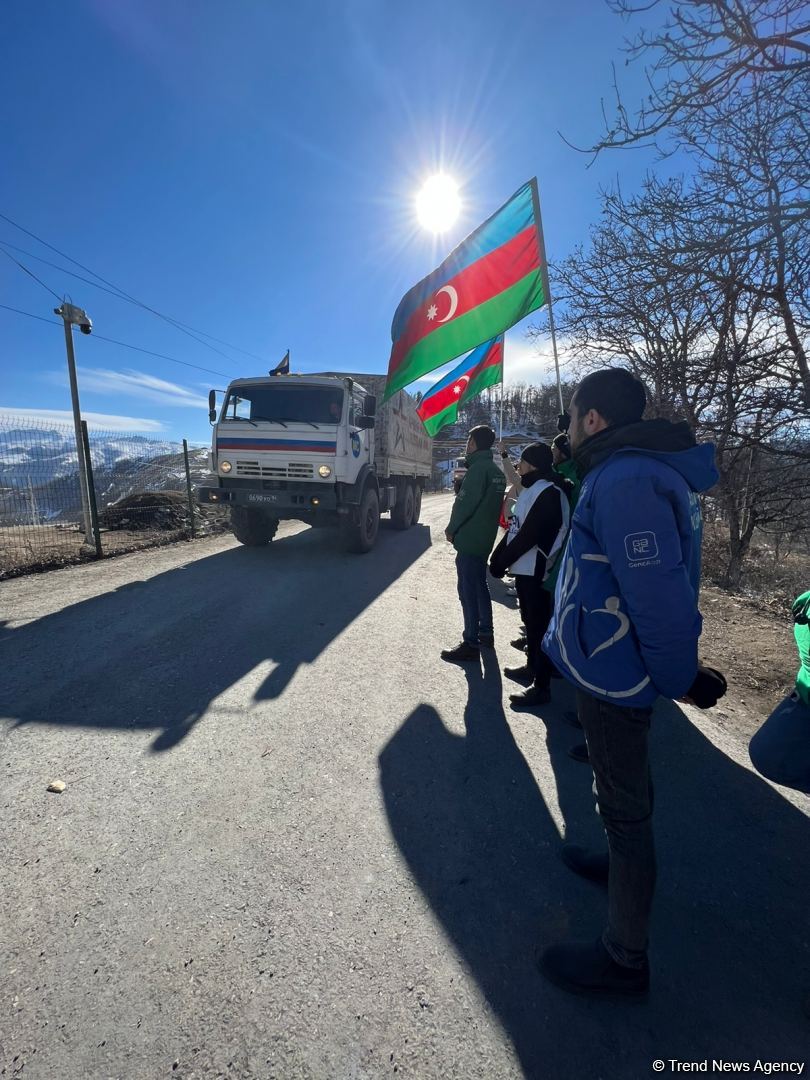 Bu gün Xankəndi-Laçın yolunda sülhməramlıların 54 avtomobili maneəsiz keçid edib (FOTO)
