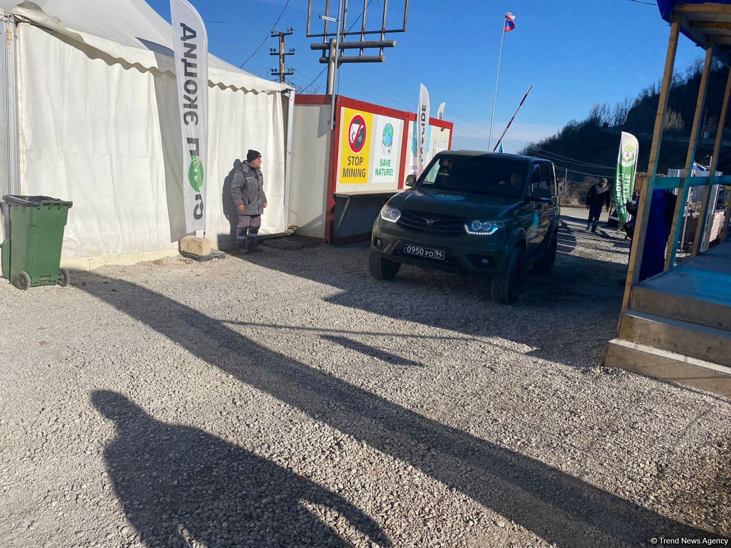 Sülhməramlıların 2 avtomobilinin Laçın yolundan maneəsiz keçidinə şərait yaradılıb (FOTO)