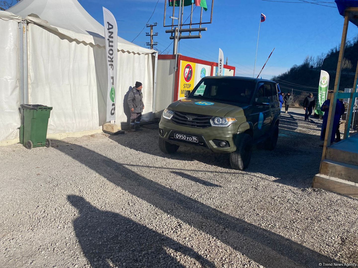 Sülhməramlıların 2 avtomobilinin Laçın yolundan maneəsiz keçidinə şərait yaradılıb (FOTO)