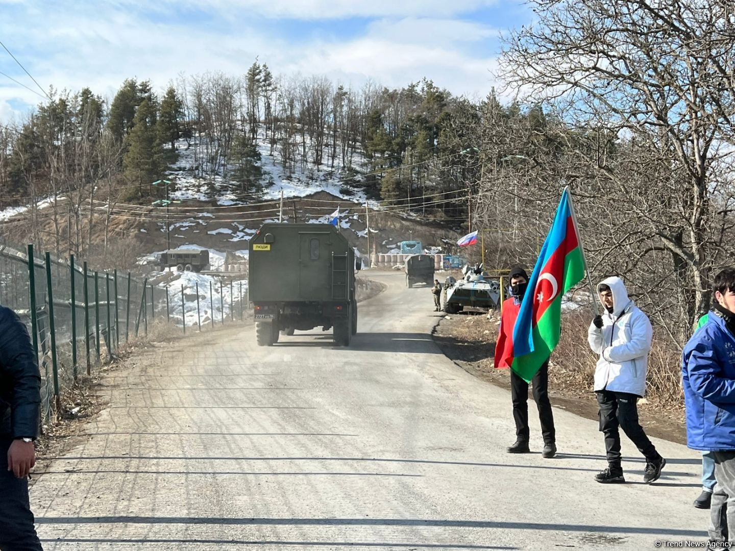 Laçın yolundan sülhməramlıların 7 avtomobili maneəsiz keçid edib (FOTO)