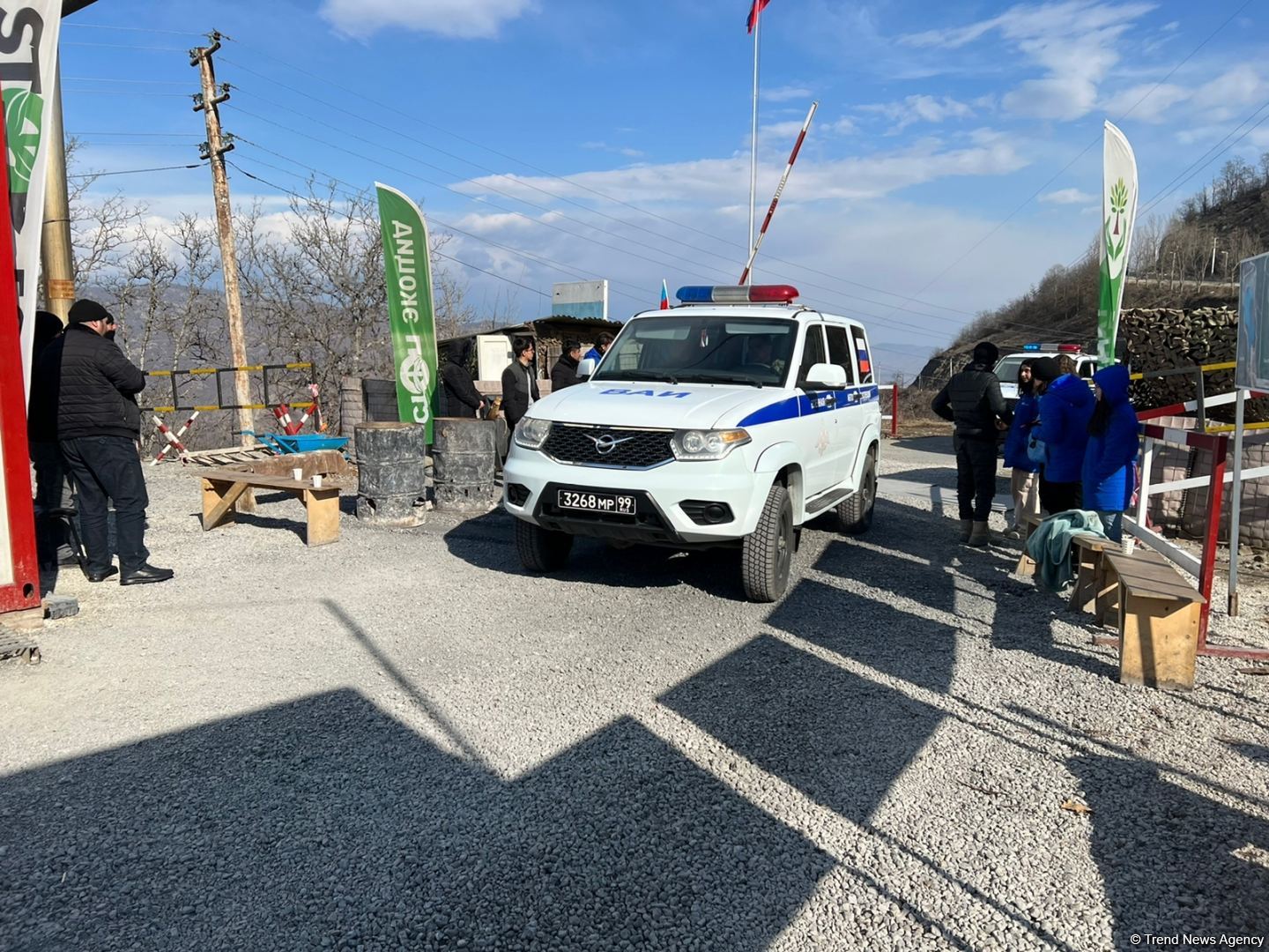 Laçın yolundan sülhməramlıların 7 avtomobili maneəsiz keçid edib (FOTO)