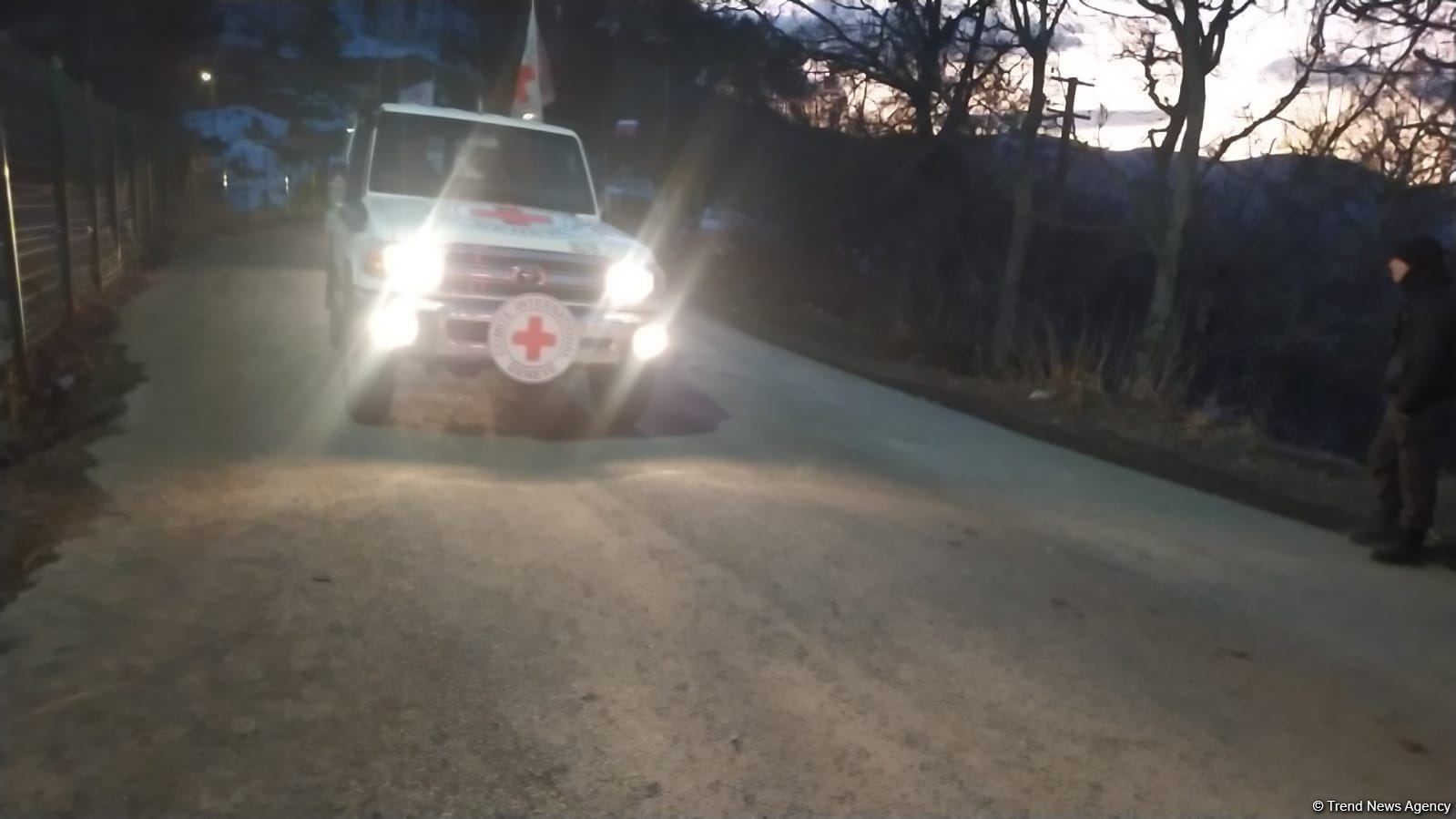 BQXK-ya məxsus avtomobillər Laçın yolundan keçərək geri qayıdıb (FOTO)