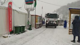 BQXK-ya məxsus avtomobillər Laçın yolundan keçib (FOTO)
