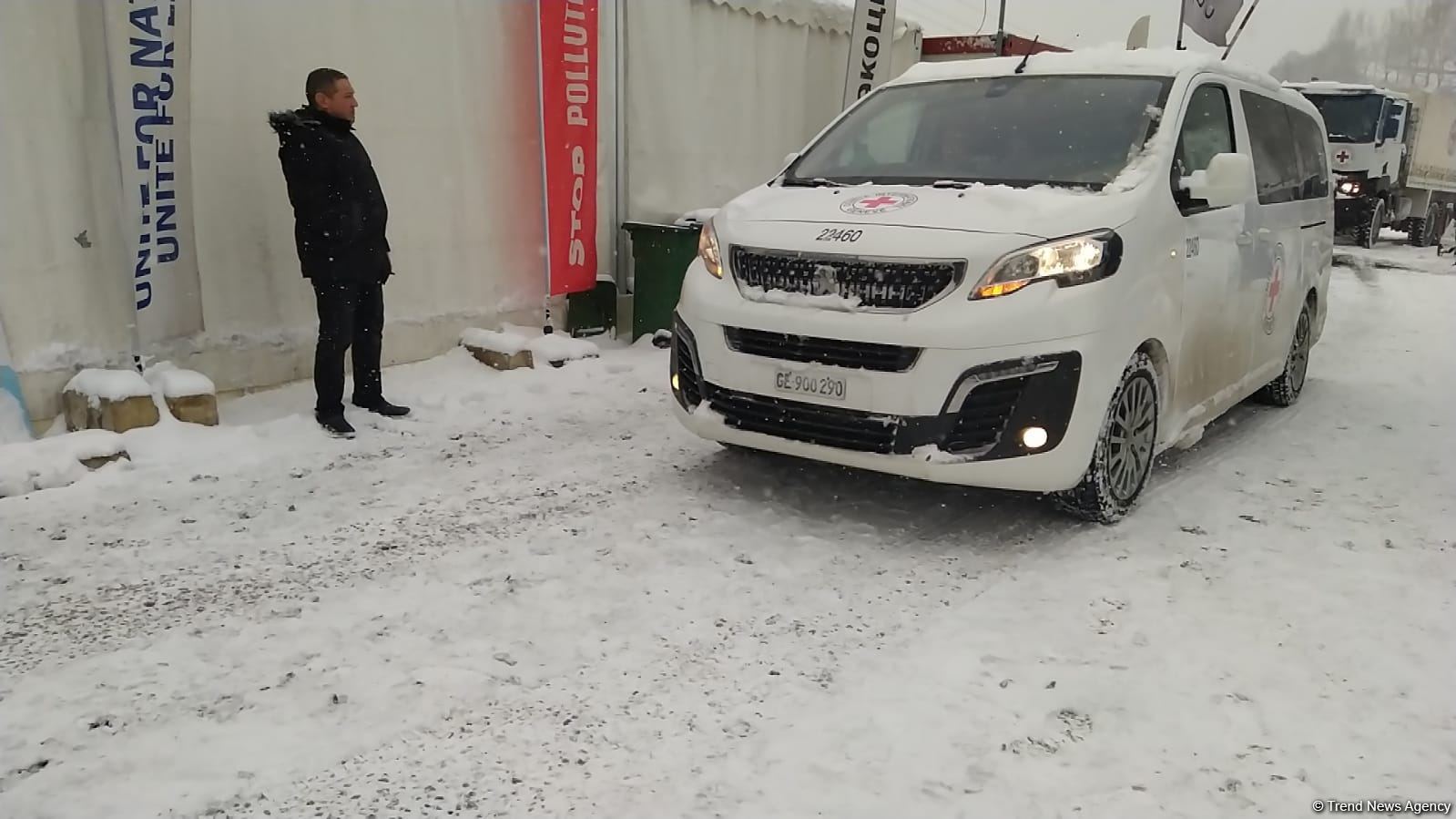 BQXK-ya məxsus avtomobillər Laçın yolundan keçib (FOTO)