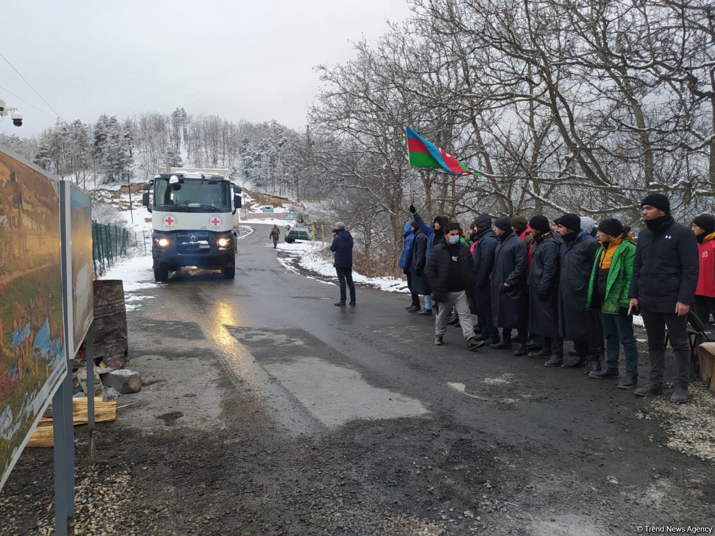 BQXK-ya məxsus avtomobillər Laçın yolundan keçib (FOTO)